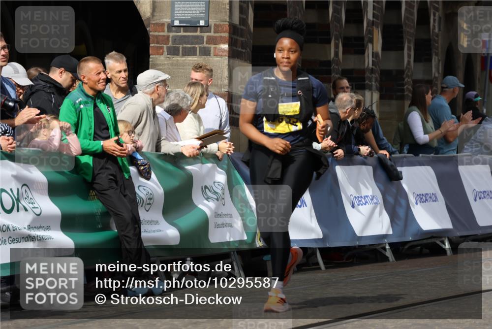 13.09.2026 - 21. swb-Marathon Bremen Strokosch-Dieckow http://msf.ph/oto/10295587 13.09.2026 11:25:24 Ziel 10732, 12471 meine-sportfotos.de