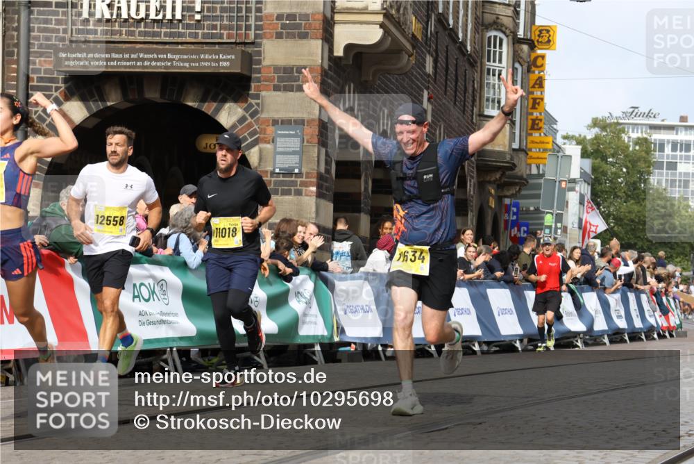 13.09.2026 - 21. swb-Marathon Bremen Strokosch-Dieckow http://msf.ph/oto/10295698 13.09.2026 10:47:57 Ziel 10172, 10210, 10223, 10270, 10393, 10592, 10594, 10807, 10860, 10873, 11018, 11130, 11469, 11634, 11646, 11809, 11894, 12077, 12296, 12318, 12547, 13521, 10142, 10316, 10329, 11058, 11193, 12354, 12487, 13620 meine-sportfotos.de