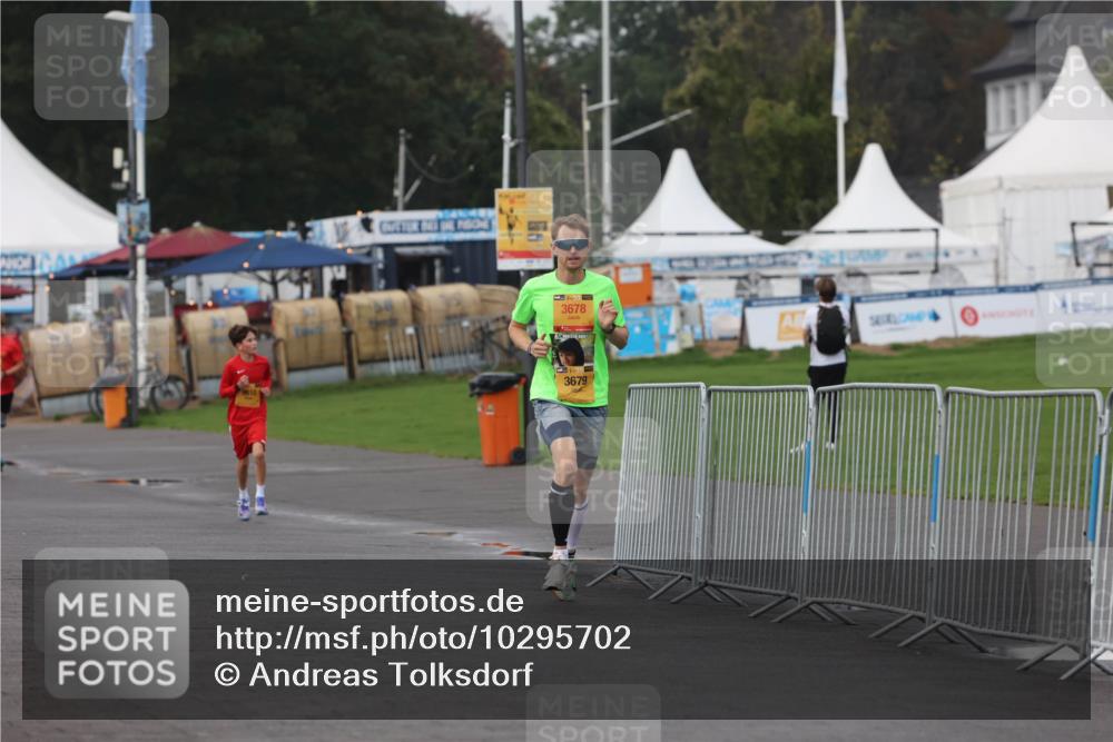 13.09.2026 - Kiel Lauf Andreas Tolksdorf http://msf.ph/oto/10295702 13.09.2026 09:21:50 Kiellinie 3678, 3679 meine-sportfotos.de
