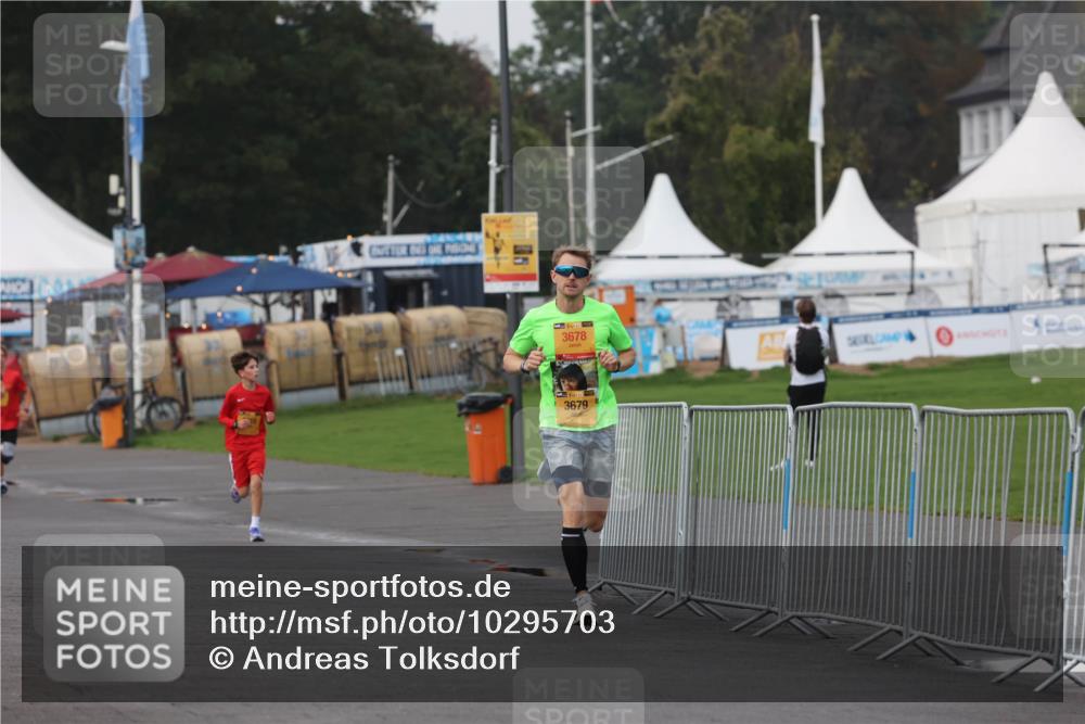 13.09.2026 - Kiel Lauf Andreas Tolksdorf http://msf.ph/oto/10295703 13.09.2026 09:21:50 Kiellinie 3678, 3679 meine-sportfotos.de