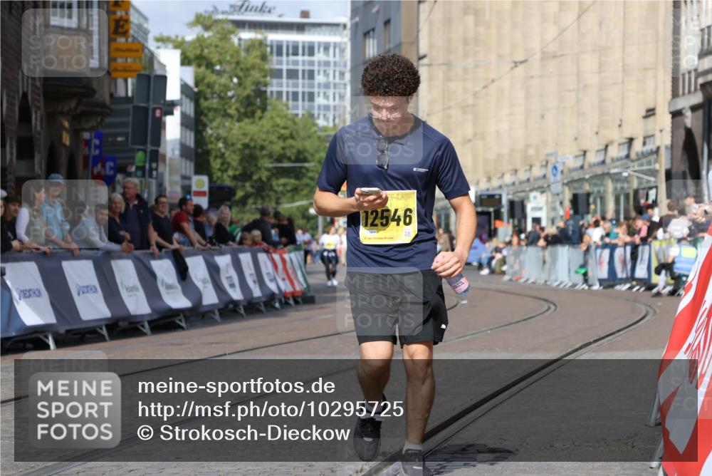 13.09.2026 - 21. swb-Marathon Bremen Strokosch-Dieckow http://msf.ph/oto/10295725 13.09.2026 11:26:20 Ziel 10667, 11538 meine-sportfotos.de