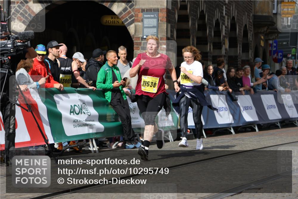 13.09.2026 - 21. swb-Marathon Bremen Strokosch-Dieckow http://msf.ph/oto/10295749 13.09.2026 11:26:43 Ziel 10573, 11254, 11851, 12377, 12408 meine-sportfotos.de