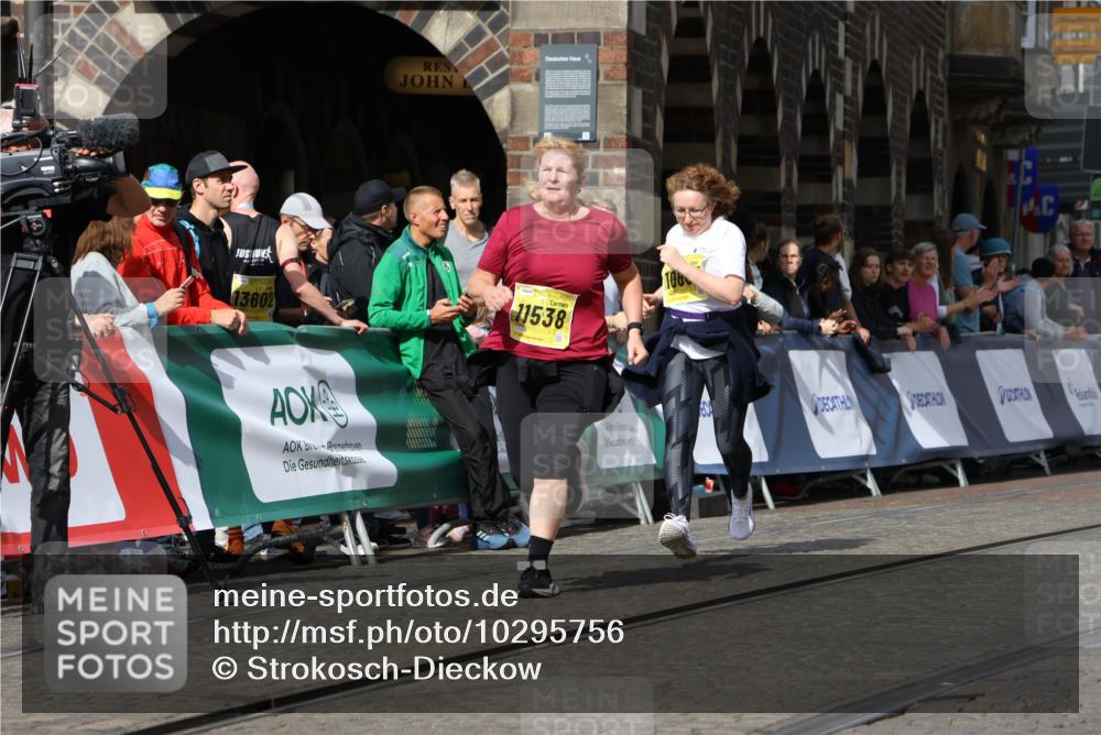 13.09.2026 - 21. swb-Marathon Bremen Strokosch-Dieckow http://msf.ph/oto/10295756 13.09.2026 11:26:43 Ziel 10573, 11254, 11851, 12377, 12408 meine-sportfotos.de