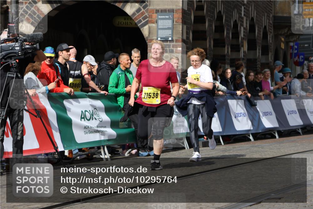 13.09.2026 - 21. swb-Marathon Bremen Strokosch-Dieckow http://msf.ph/oto/10295764 13.09.2026 11:26:43 Ziel 10573, 11254, 11851, 12377, 12408 meine-sportfotos.de