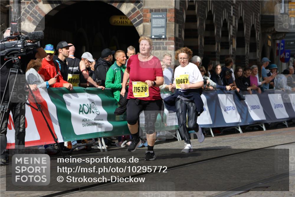 13.09.2026 - 21. swb-Marathon Bremen Strokosch-Dieckow http://msf.ph/oto/10295772 13.09.2026 11:26:43 Ziel 10573, 11254, 11851, 12377, 12408 meine-sportfotos.de
