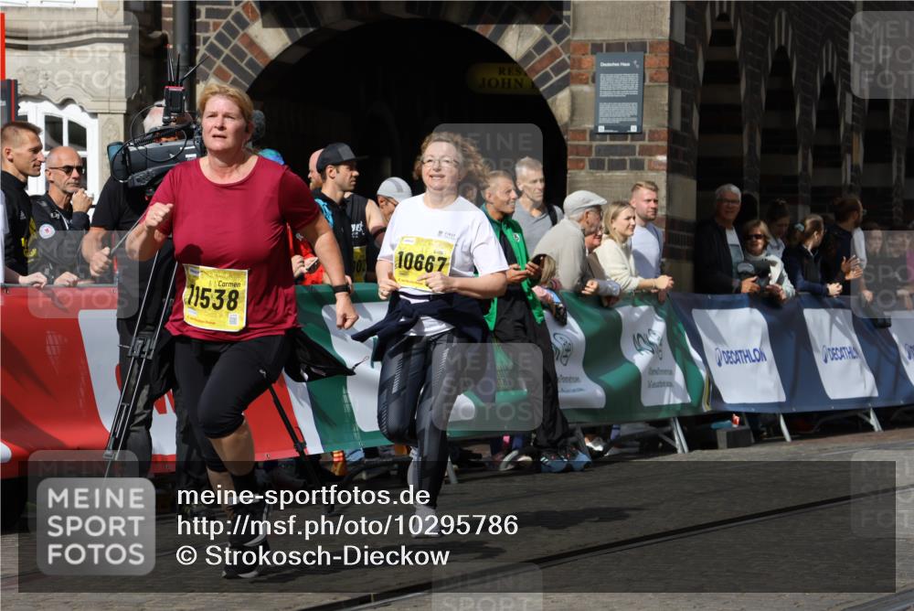 13.09.2026 - 21. swb-Marathon Bremen Strokosch-Dieckow http://msf.ph/oto/10295786 13.09.2026 11:26:44 Ziel 10573, 11254, 11851, 12377, 12408 meine-sportfotos.de