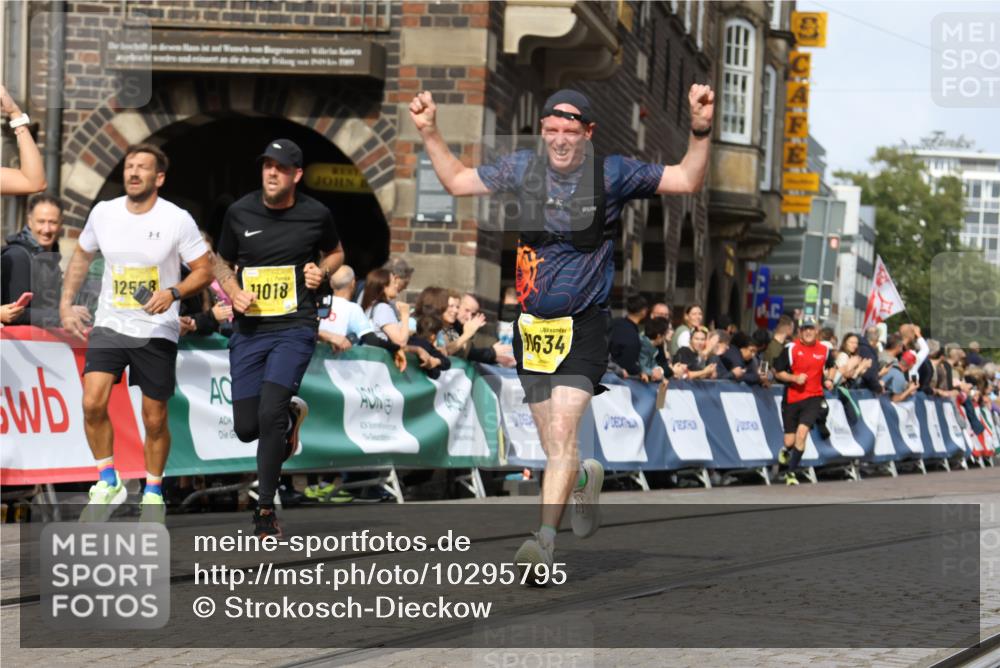13.09.2026 - 21. swb-Marathon Bremen Strokosch-Dieckow http://msf.ph/oto/10295795 13.09.2026 10:47:57 Ziel 10172, 10210, 10223, 10270, 10393, 10592, 10594, 10807, 10860, 10873, 11018, 11130, 11469, 11634, 11646, 11809, 11894, 12077, 12296, 12318, 12547, 13521, 10142, 10316, 10329, 11058, 11193, 12354, 12487, 13620 meine-sportfotos.de