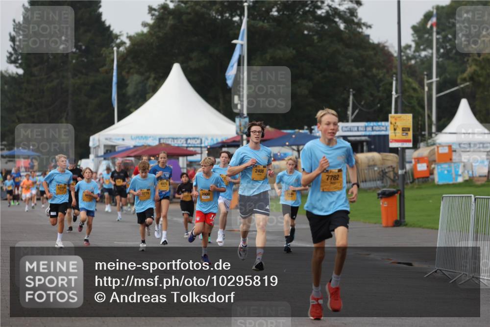 13.09.2026 - Kiel Lauf Andreas Tolksdorf http://msf.ph/oto/10295819 13.09.2026 09:22:38 Kiellinie 12726, 0778, 4975, 3900, 2408, 7782 meine-sportfotos.de