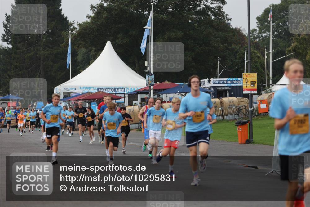 13.09.2026 - Kiel Lauf Andreas Tolksdorf http://msf.ph/oto/10295831 13.09.2026 09:22:40 Kiellinie 12726, 10778, 5242, 4737 meine-sportfotos.de