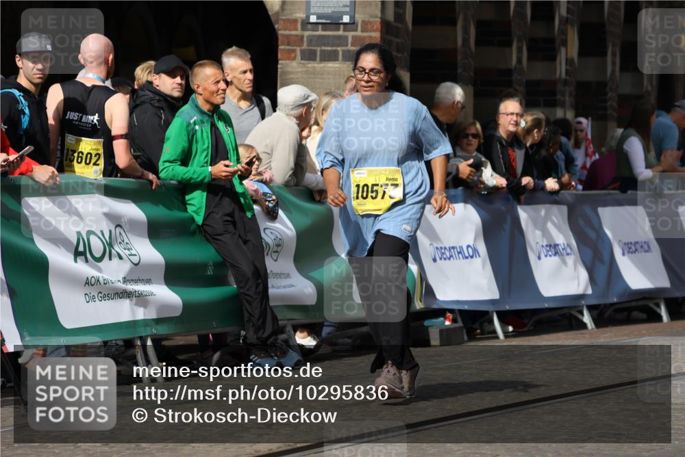 13.09.2026 - 21. swb-Marathon Bremen Strokosch-Dieckow http://msf.ph/oto/10295836 13.09.2026 11:26:52 Ziel 10667, 11538, 11254, 11851, 12377, 12408 meine-sportfotos.de