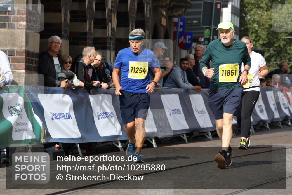 13.09.2026 - 21. swb-Marathon Bremen Strokosch-Dieckow http://msf.ph/oto/10295880 13.09.2026 11:26:59 Ziel 10573, 10667, 11538 meine-sportfotos.de