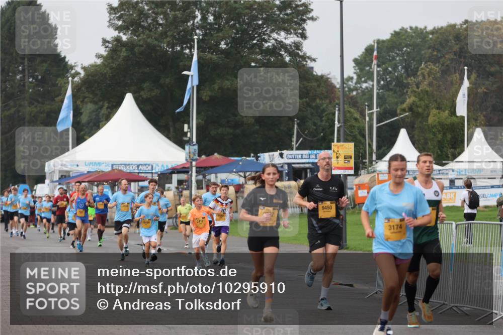13.09.2026 - Kiel Lauf Andreas Tolksdorf http://msf.ph/oto/10295910 13.09.2026 09:22:52 Kiellinie 2417, 12416, 10, 3334, 9450, 3174 meine-sportfotos.de