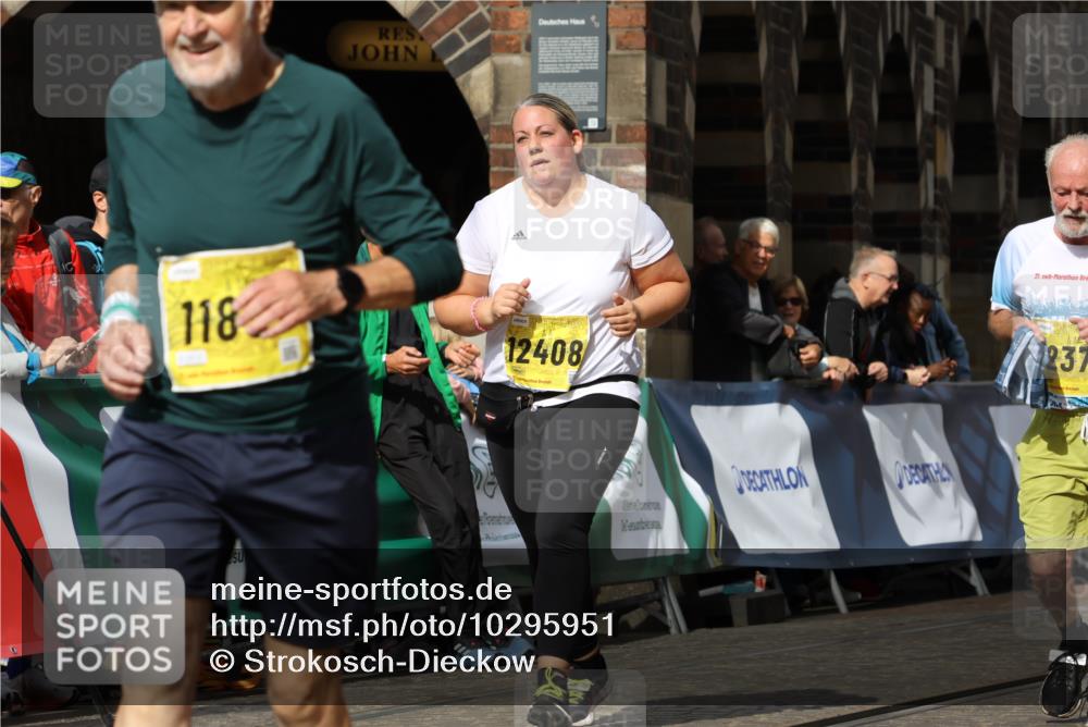13.09.2026 - 21. swb-Marathon Bremen Strokosch-Dieckow http://msf.ph/oto/10295951 13.09.2026 11:27:05 Ziel 10573, 10667, 11538 meine-sportfotos.de