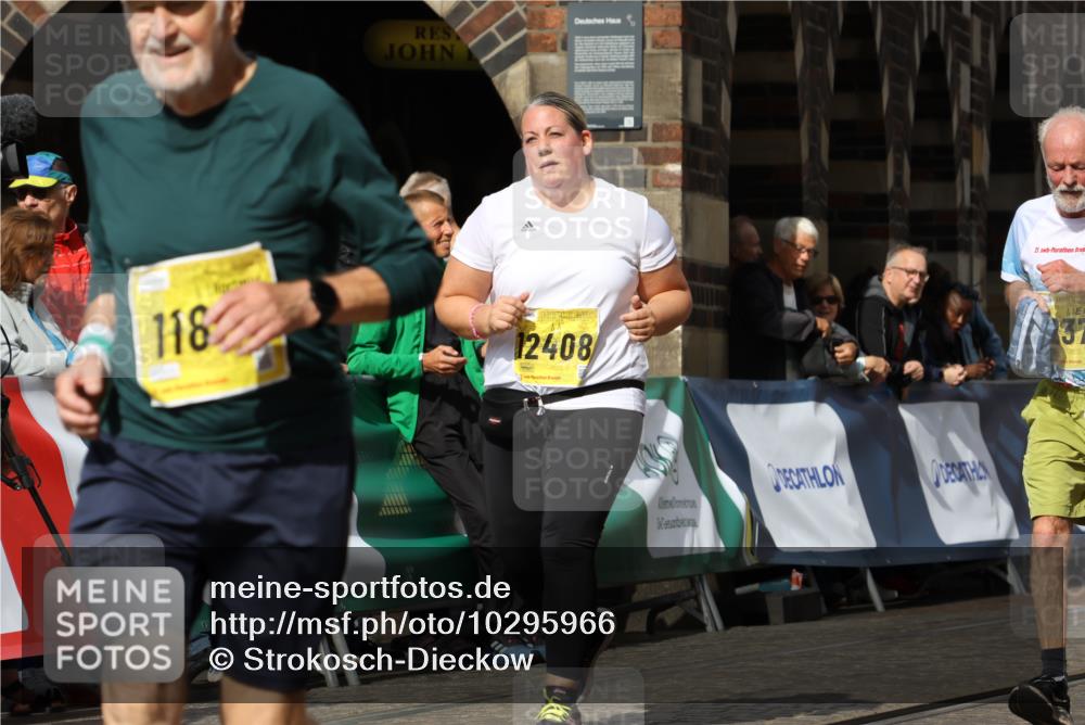 13.09.2026 - 21. swb-Marathon Bremen Strokosch-Dieckow http://msf.ph/oto/10295966 13.09.2026 11:27:05 Ziel 10573, 10667, 11538 meine-sportfotos.de