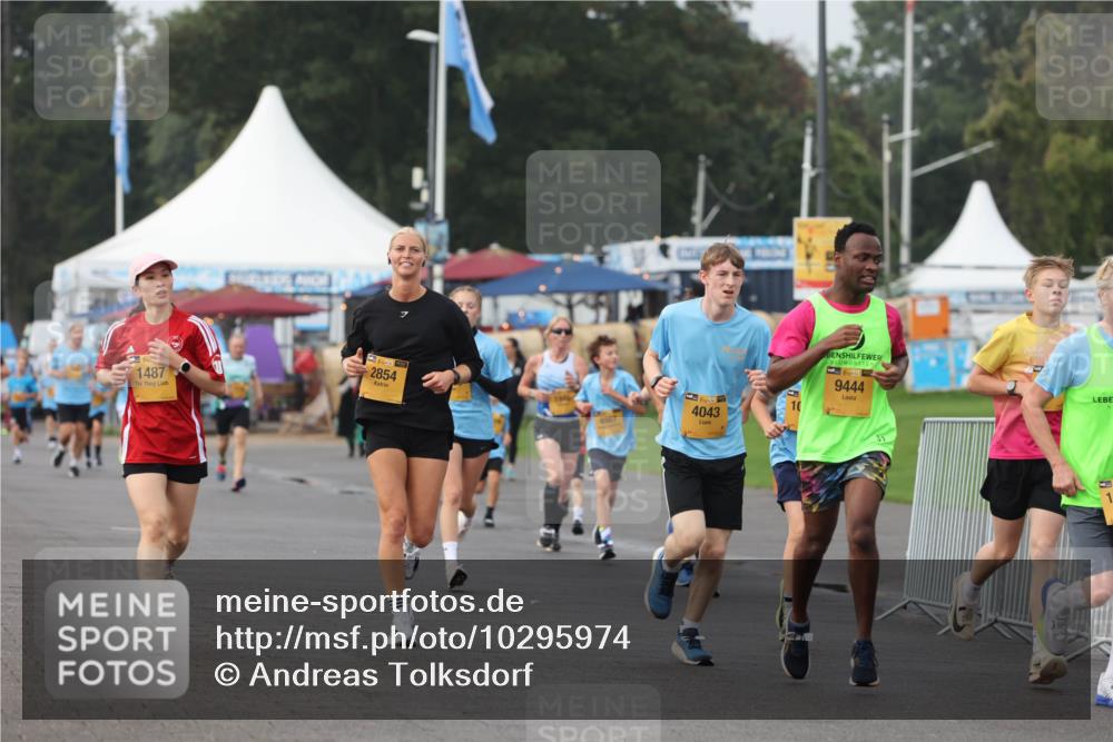 13.09.2026 - Kiel Lauf Andreas Tolksdorf http://msf.ph/oto/10295974 13.09.2026 09:23:09 Kiellinie 1487, 38, 2854, 4043, 10, 1, 39, 9444 meine-sportfotos.de