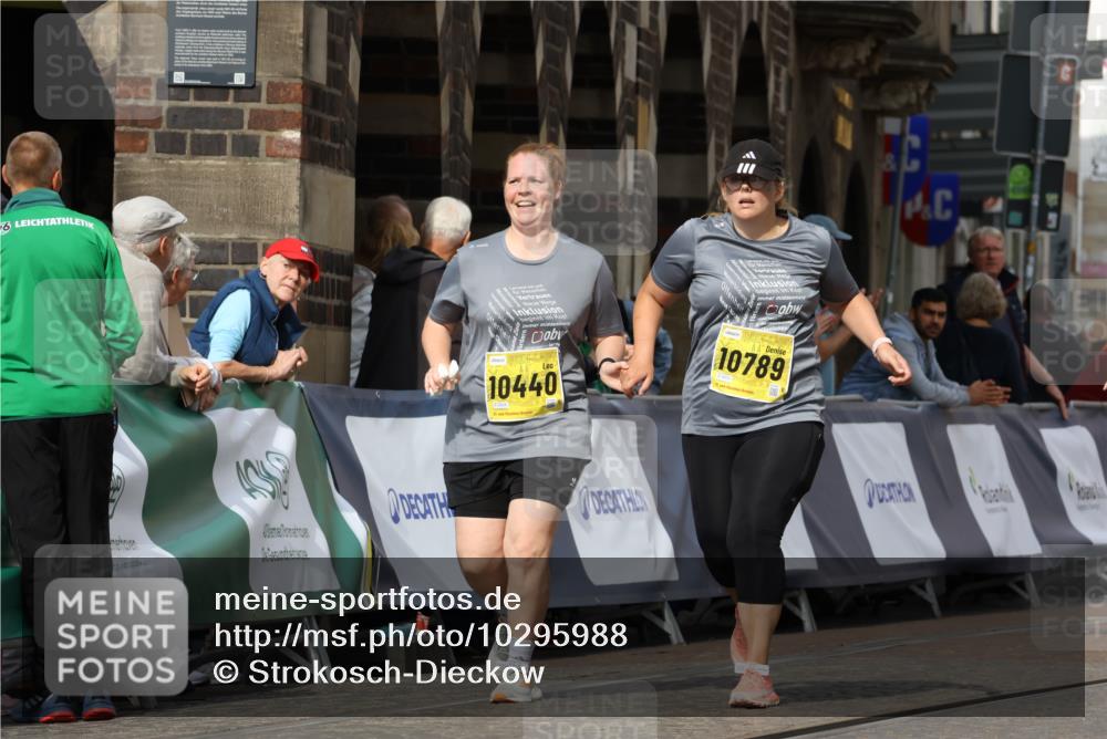 13.09.2026 - 21. swb-Marathon Bremen Strokosch-Dieckow http://msf.ph/oto/10295988 13.09.2026 11:27:29 Ziel 12377, 12408 meine-sportfotos.de
