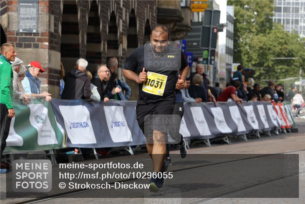 13.09.2026 - 21. swb-Marathon Bremen Strokosch-Dieckow http://msf.ph/oto/10296055 13.09.2026 11:27:32 Ziel  meine-sportfotos.de
