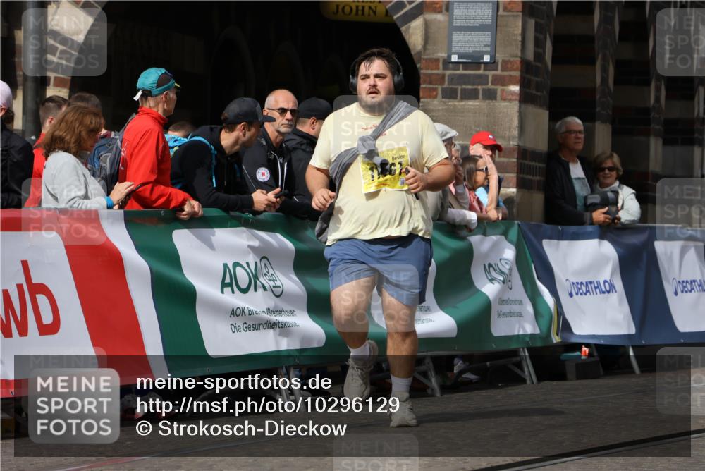 13.09.2026 - 21. swb-Marathon Bremen Strokosch-Dieckow http://msf.ph/oto/10296129 13.09.2026 11:28:29 Ziel  meine-sportfotos.de