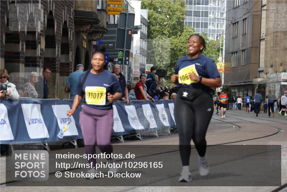 13.09.2026 - 21. swb-Marathon Bremen Strokosch-Dieckow http://msf.ph/oto/10296165 13.09.2026 11:28:32 Ziel 11161 meine-sportfotos.de