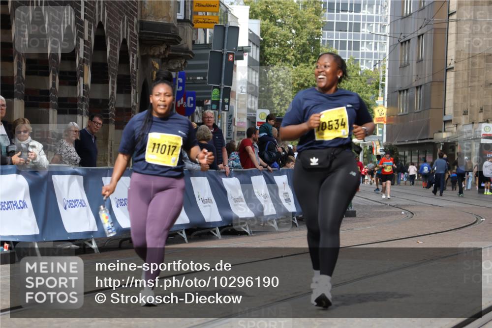 13.09.2026 - 21. swb-Marathon Bremen Strokosch-Dieckow http://msf.ph/oto/10296190 13.09.2026 11:28:33 Ziel 11161 meine-sportfotos.de