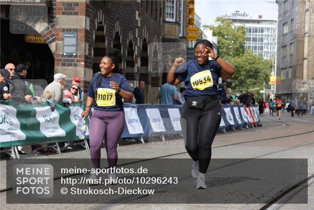 13.09.2026 - 21. swb-Marathon Bremen Strokosch-Dieckow http://msf.ph/oto/10296243 13.09.2026 11:28:34 Ziel 11161 meine-sportfotos.de