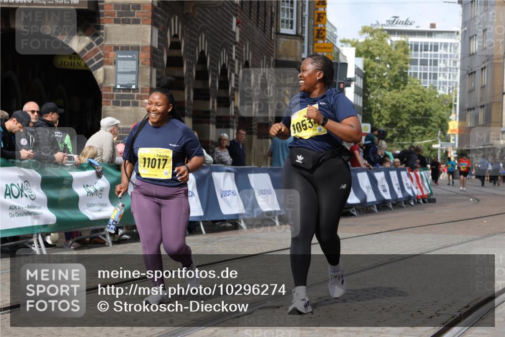 13.09.2026 - 21. swb-Marathon Bremen Strokosch-Dieckow http://msf.ph/oto/10296274 13.09.2026 11:28:34 Ziel 11161 meine-sportfotos.de