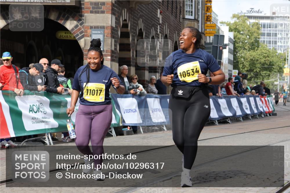 13.09.2026 - 21. swb-Marathon Bremen Strokosch-Dieckow http://msf.ph/oto/10296317 13.09.2026 11:28:35 Ziel 11161 meine-sportfotos.de