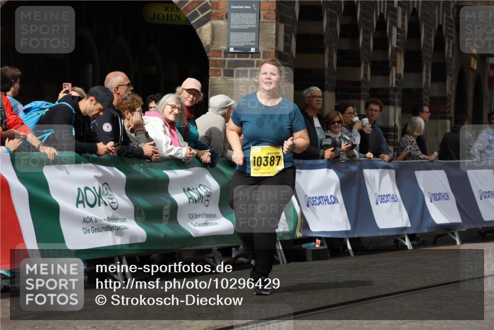 13.09.2026 - 21. swb-Marathon Bremen Strokosch-Dieckow http://msf.ph/oto/10296429 13.09.2026 11:29:34 Ziel 11352, 11444, 11496, 11942 meine-sportfotos.de