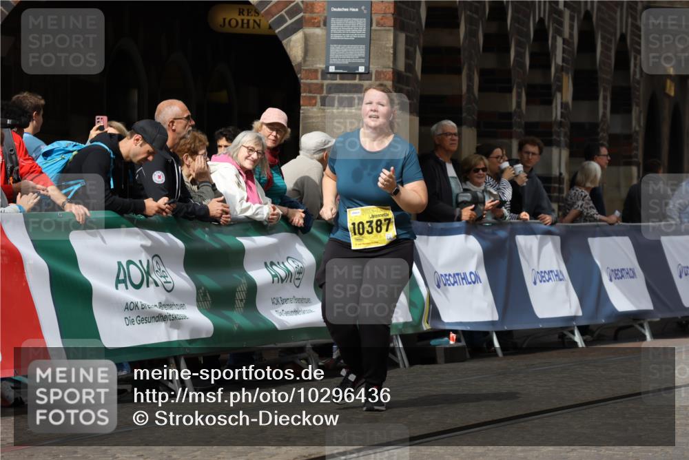 13.09.2026 - 21. swb-Marathon Bremen Strokosch-Dieckow http://msf.ph/oto/10296436 13.09.2026 11:29:34 Ziel 11352, 11444, 11496, 11942 meine-sportfotos.de