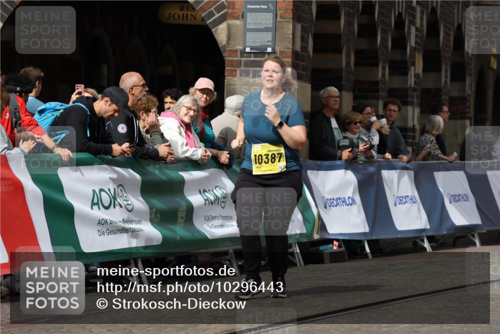 13.09.2026 - 21. swb-Marathon Bremen Strokosch-Dieckow http://msf.ph/oto/10296443 13.09.2026 11:29:34 Ziel 11352, 11444, 11496, 11942 meine-sportfotos.de