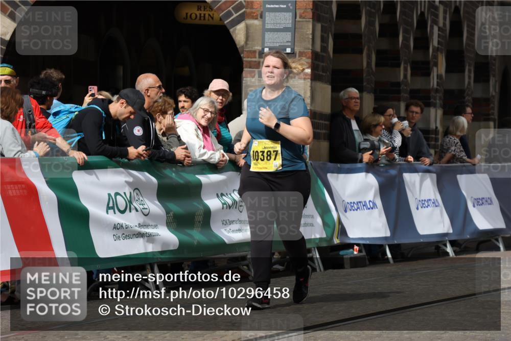 13.09.2026 - 21. swb-Marathon Bremen Strokosch-Dieckow http://msf.ph/oto/10296458 13.09.2026 11:29:34 Ziel 11352, 11444, 11496, 11942 meine-sportfotos.de