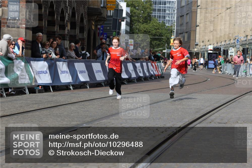 13.09.2026 - 21. swb-Marathon Bremen Strokosch-Dieckow http://msf.ph/oto/10296488 13.09.2026 11:29:45 Ziel 10387 meine-sportfotos.de