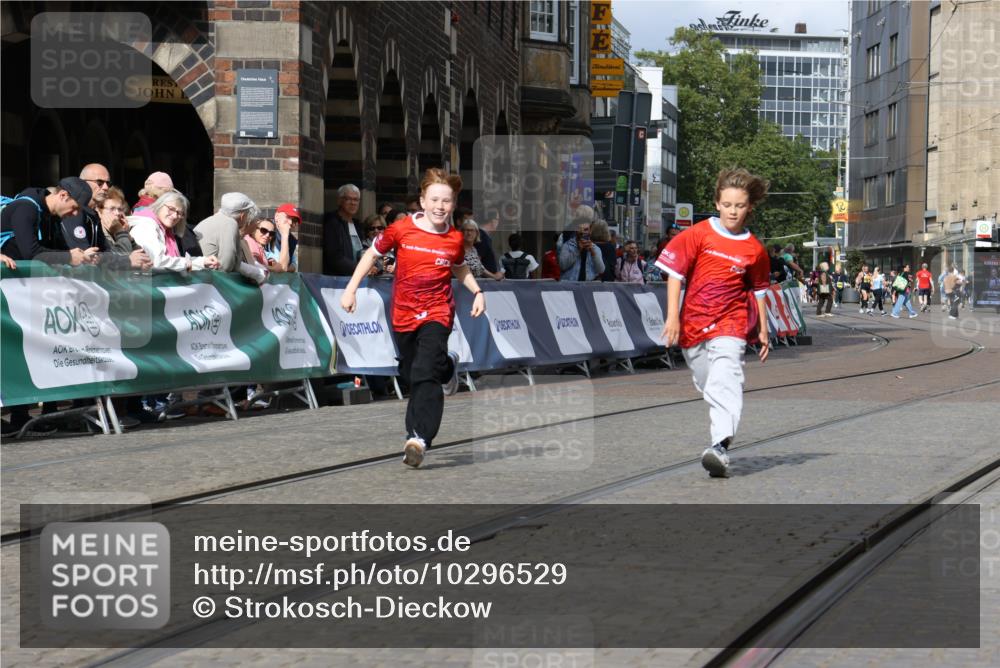 13.09.2026 - 21. swb-Marathon Bremen Strokosch-Dieckow http://msf.ph/oto/10296529 13.09.2026 11:29:46 Ziel 10387 meine-sportfotos.de