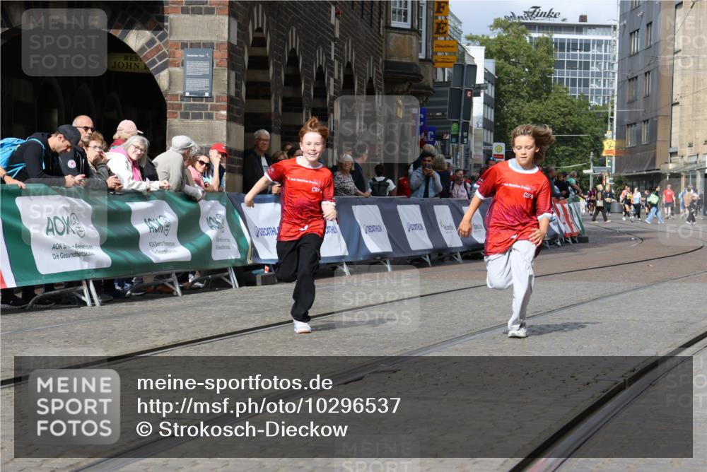 13.09.2026 - 21. swb-Marathon Bremen Strokosch-Dieckow http://msf.ph/oto/10296537 13.09.2026 11:29:46 Ziel 10387 meine-sportfotos.de