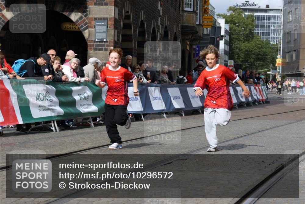 13.09.2026 - 21. swb-Marathon Bremen Strokosch-Dieckow http://msf.ph/oto/10296572 13.09.2026 11:29:46 Ziel 10387 meine-sportfotos.de