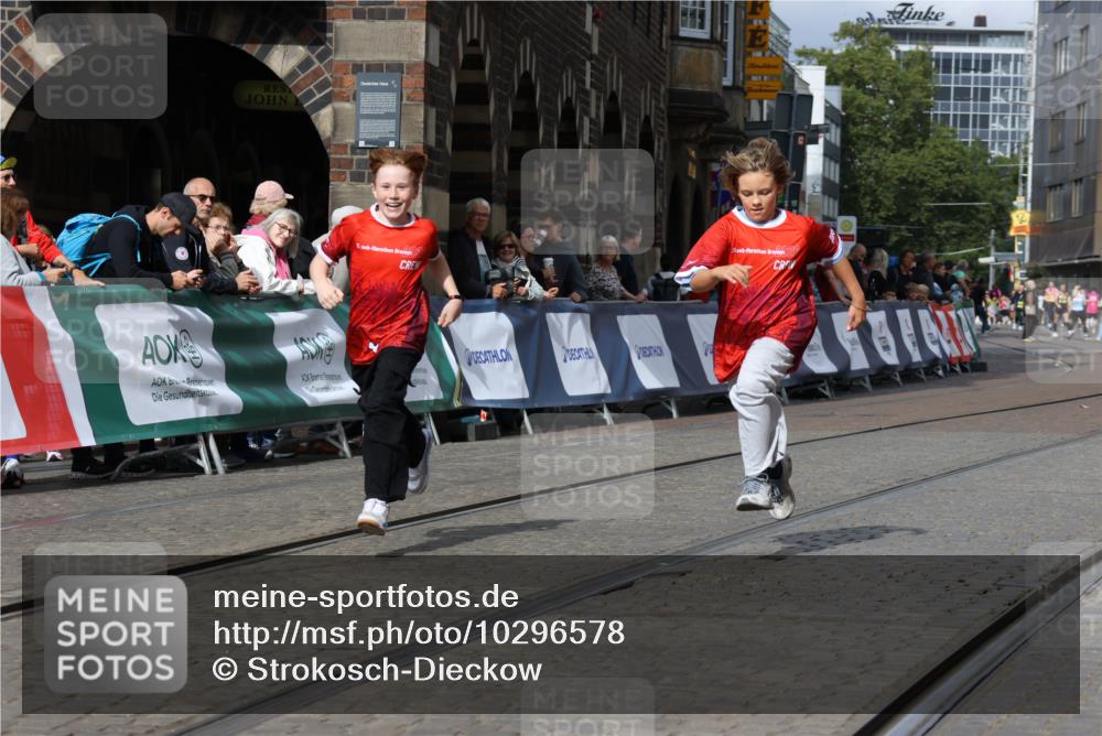 13.09.2026 - 21. swb-Marathon Bremen Strokosch-Dieckow http://msf.ph/oto/10296578 13.09.2026 11:29:46 Ziel 10387 meine-sportfotos.de