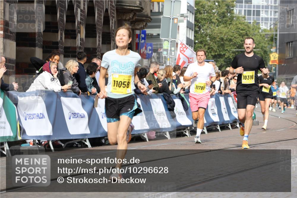 13.09.2026 - 21. swb-Marathon Bremen Strokosch-Dieckow http://msf.ph/oto/10296628 13.09.2026 10:48:18 Ziel 10142, 10329, 11193, 11360, 11735, 12278, 12354, 12487, 12558, 13620, 10231, 10269, 10421, 10426, 10489, 10770, 10814, 10993, 11582, 11683, 11815, 11837, 12259, 13570 meine-sportfotos.de