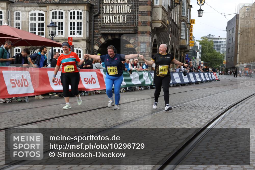 13.09.2026 - 21. swb-Marathon Bremen Strokosch-Dieckow http://msf.ph/oto/10296729 13.09.2026 11:32:02 Ziel 11341 meine-sportfotos.de