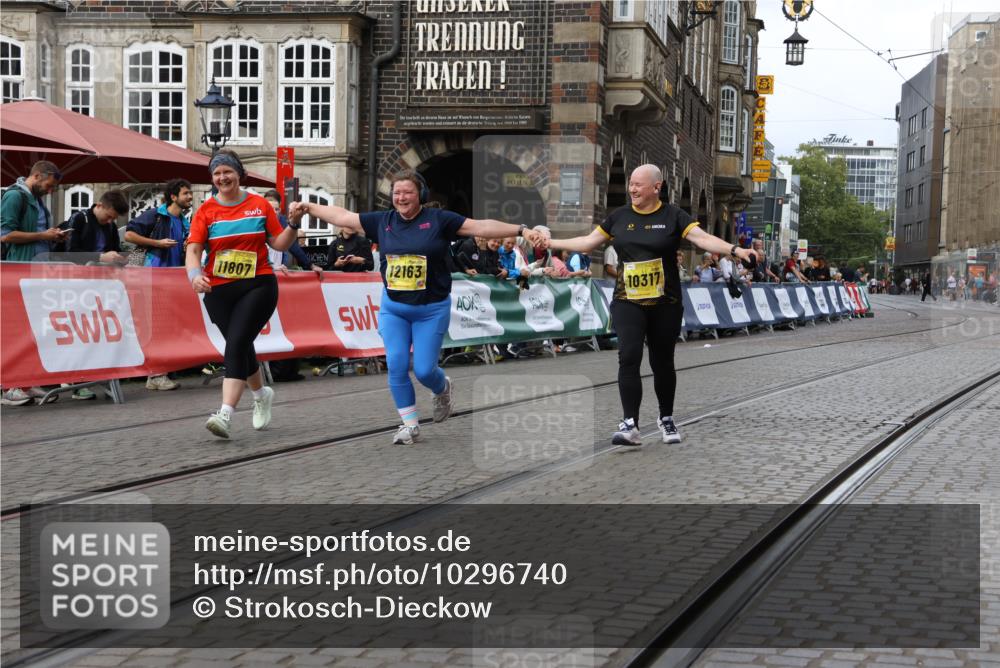 13.09.2026 - 21. swb-Marathon Bremen Strokosch-Dieckow http://msf.ph/oto/10296740 13.09.2026 11:32:03 Ziel 10317, 11341, 11807, 12163 meine-sportfotos.de