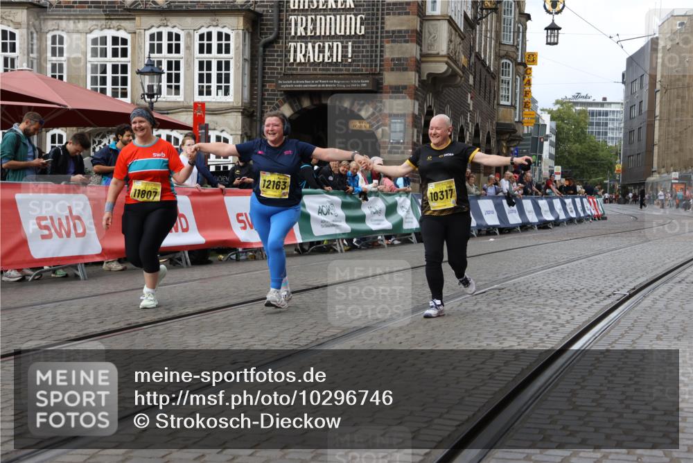 13.09.2026 - 21. swb-Marathon Bremen Strokosch-Dieckow http://msf.ph/oto/10296746 13.09.2026 11:32:03 Ziel 10317, 11341, 11807, 12163 meine-sportfotos.de