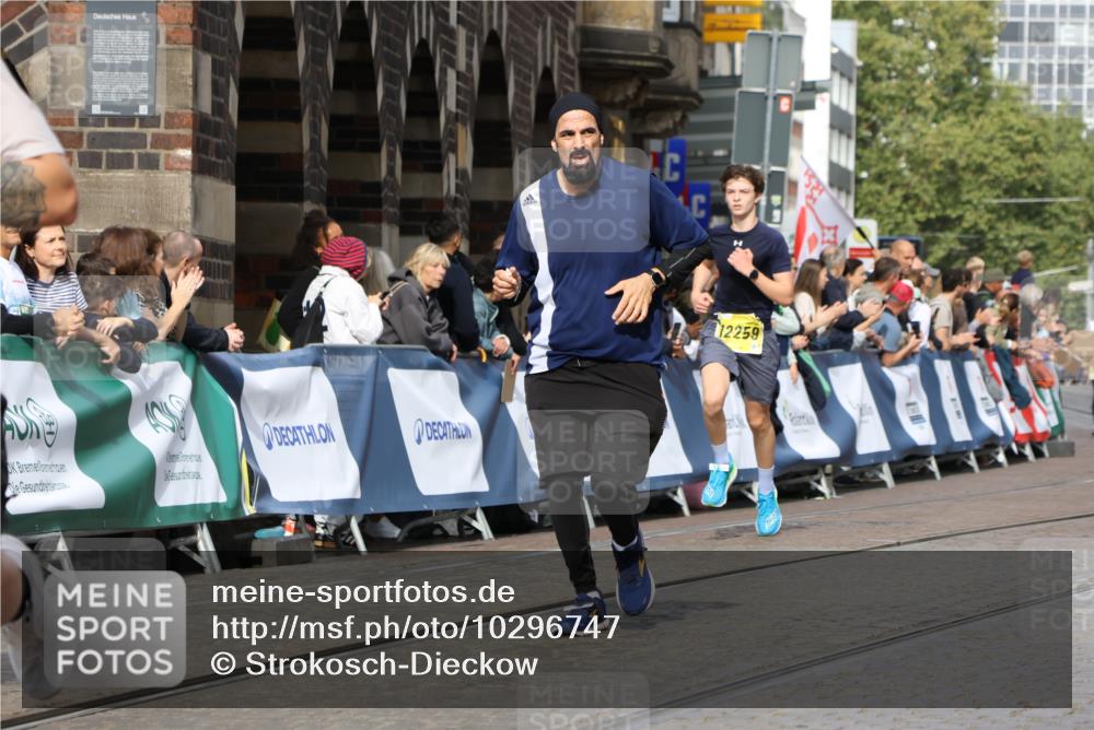 13.09.2026 - 21. swb-Marathon Bremen Strokosch-Dieckow http://msf.ph/oto/10296747 13.09.2026 10:48:29 Ziel 10142, 10316, 10329, 10638, 11058, 11135, 11193, 11241, 11781, 12354, 12487, 13620, 10231, 10269, 10489, 10538, 10770, 10814, 10815, 10917, 10993, 11196, 11372, 11611 meine-sportfotos.de