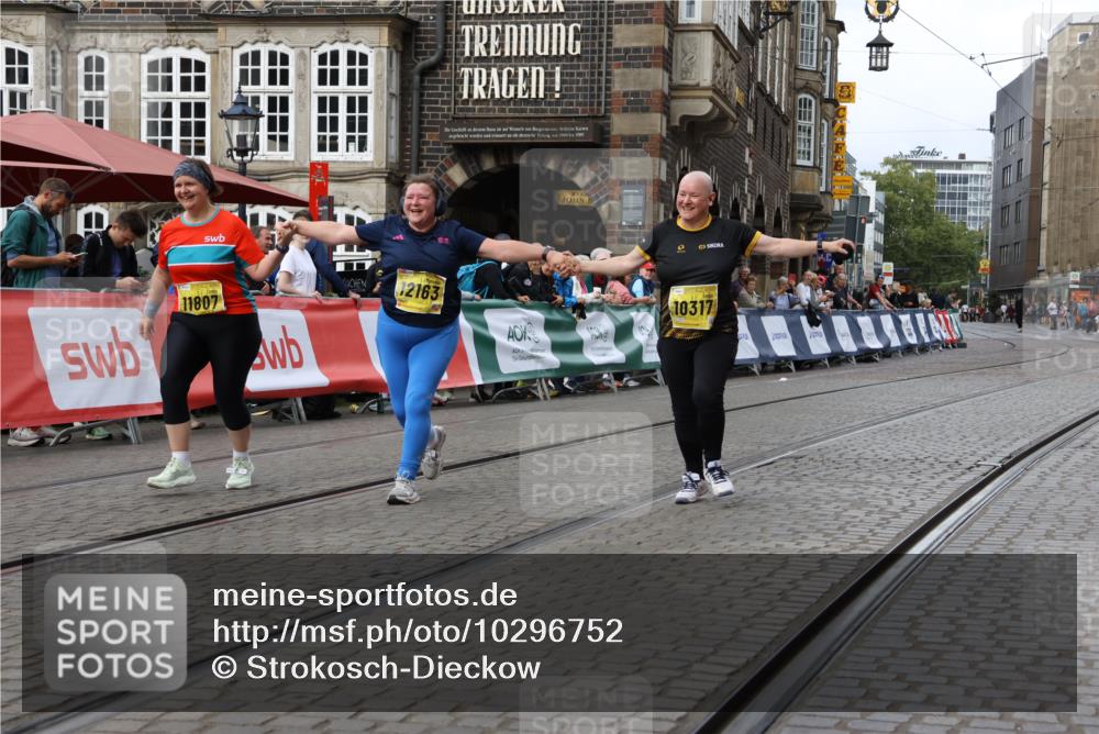 13.09.2026 - 21. swb-Marathon Bremen Strokosch-Dieckow http://msf.ph/oto/10296752 13.09.2026 11:32:03 Ziel 10317, 11341, 11807, 12163 meine-sportfotos.de