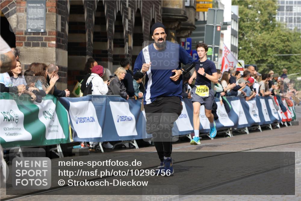 13.09.2026 - 21. swb-Marathon Bremen Strokosch-Dieckow http://msf.ph/oto/10296756 13.09.2026 10:48:29 Ziel 10142, 10316, 10329, 10638, 11058, 11135, 11193, 11241, 11781, 12354, 12487, 13620, 10231, 10269, 10489, 10538, 10770, 10814, 10815, 10917, 10993, 11196, 11372, 11611 meine-sportfotos.de