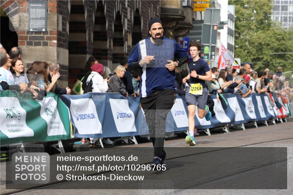 13.09.2026 - 21. swb-Marathon Bremen Strokosch-Dieckow http://msf.ph/oto/10296765 13.09.2026 10:48:29 Ziel 10142, 10316, 10329, 10638, 11058, 11135, 11193, 11241, 11781, 12354, 12487, 13620, 10231, 10269, 10489, 10538, 10770, 10814, 10815, 10917, 10993, 11196, 11372, 11611 meine-sportfotos.de