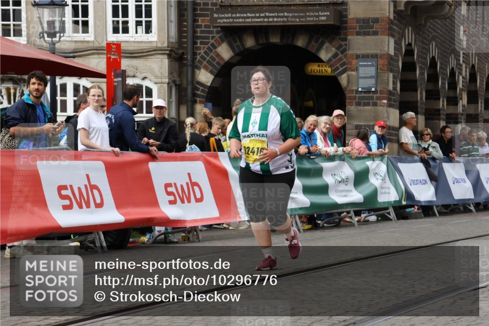 13.09.2026 - 21. swb-Marathon Bremen Strokosch-Dieckow http://msf.ph/oto/10296776 13.09.2026 11:32:49 Ziel  meine-sportfotos.de