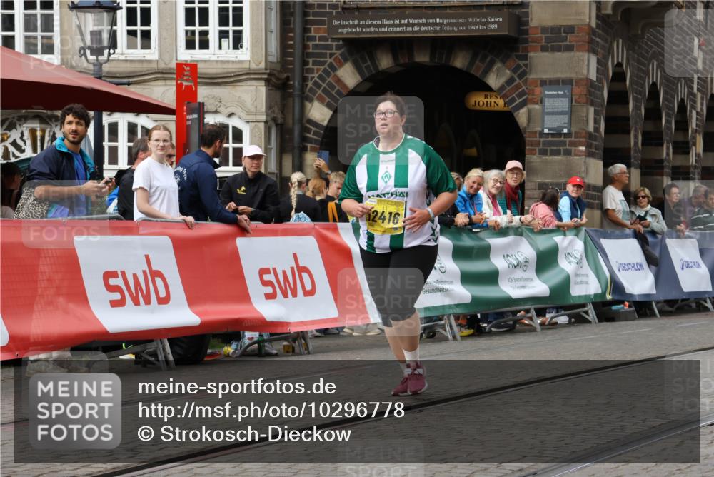 13.09.2026 - 21. swb-Marathon Bremen Strokosch-Dieckow http://msf.ph/oto/10296778 13.09.2026 11:32:49 Ziel  meine-sportfotos.de