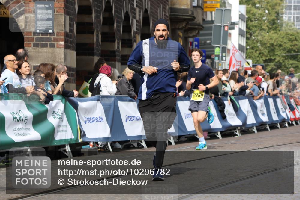 13.09.2026 - 21. swb-Marathon Bremen Strokosch-Dieckow http://msf.ph/oto/10296782 13.09.2026 10:48:29 Ziel 10142, 10316, 10329, 10638, 11058, 11135, 11193, 11241, 11781, 12354, 12487, 13620, 10231, 10269, 10489, 10538, 10770, 10814, 10815, 10917, 10993, 11196, 11372, 11611 meine-sportfotos.de