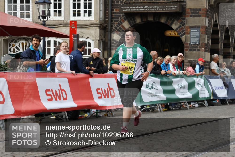 13.09.2026 - 21. swb-Marathon Bremen Strokosch-Dieckow http://msf.ph/oto/10296788 13.09.2026 11:32:49 Ziel  meine-sportfotos.de