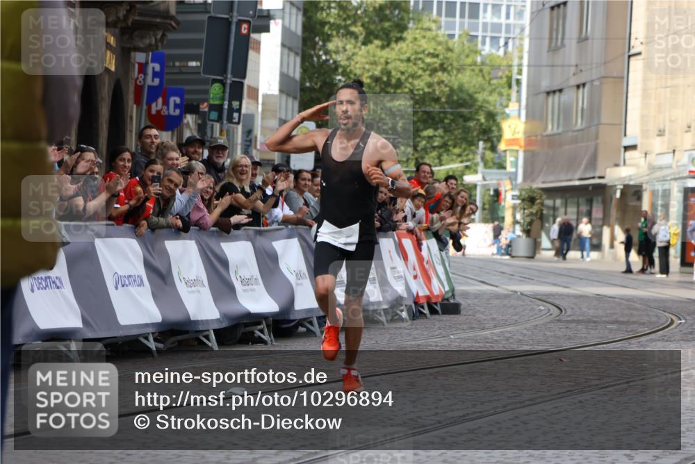 13.09.2026 - 21. swb-Marathon Bremen Strokosch-Dieckow http://msf.ph/oto/10296894 13.09.2026 12:17:20 Ziel 1109 meine-sportfotos.de