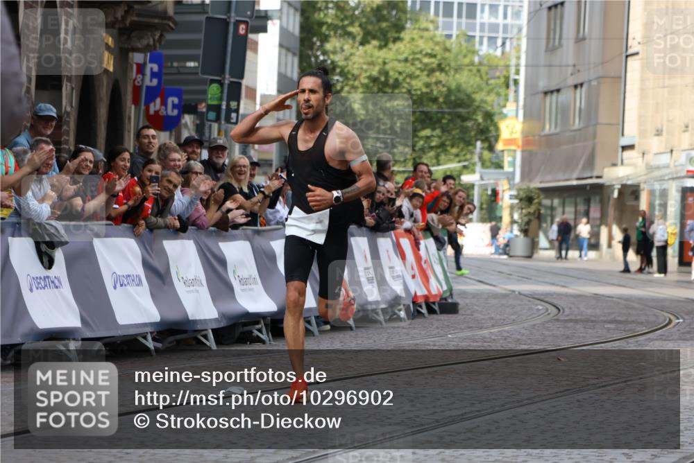 13.09.2026 - 21. swb-Marathon Bremen Strokosch-Dieckow http://msf.ph/oto/10296902 13.09.2026 12:17:20 Ziel 1109 meine-sportfotos.de